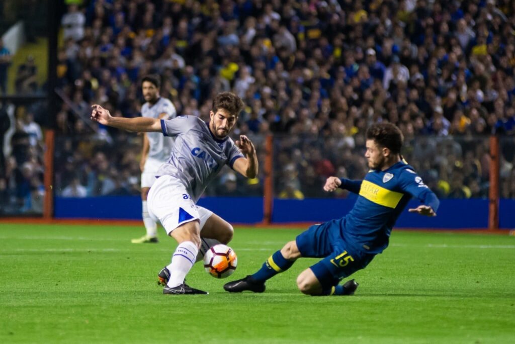 O confronto entre Boca Juniors e Cruzeiro, pelas oitavas de final da Copa Sul-Americana, promete ser um duelo eletrizante.