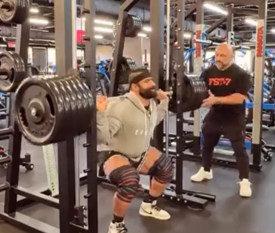 Hadi Choopan Agacha Pesado em Treino Rumo ao Mr. Olympia 2024