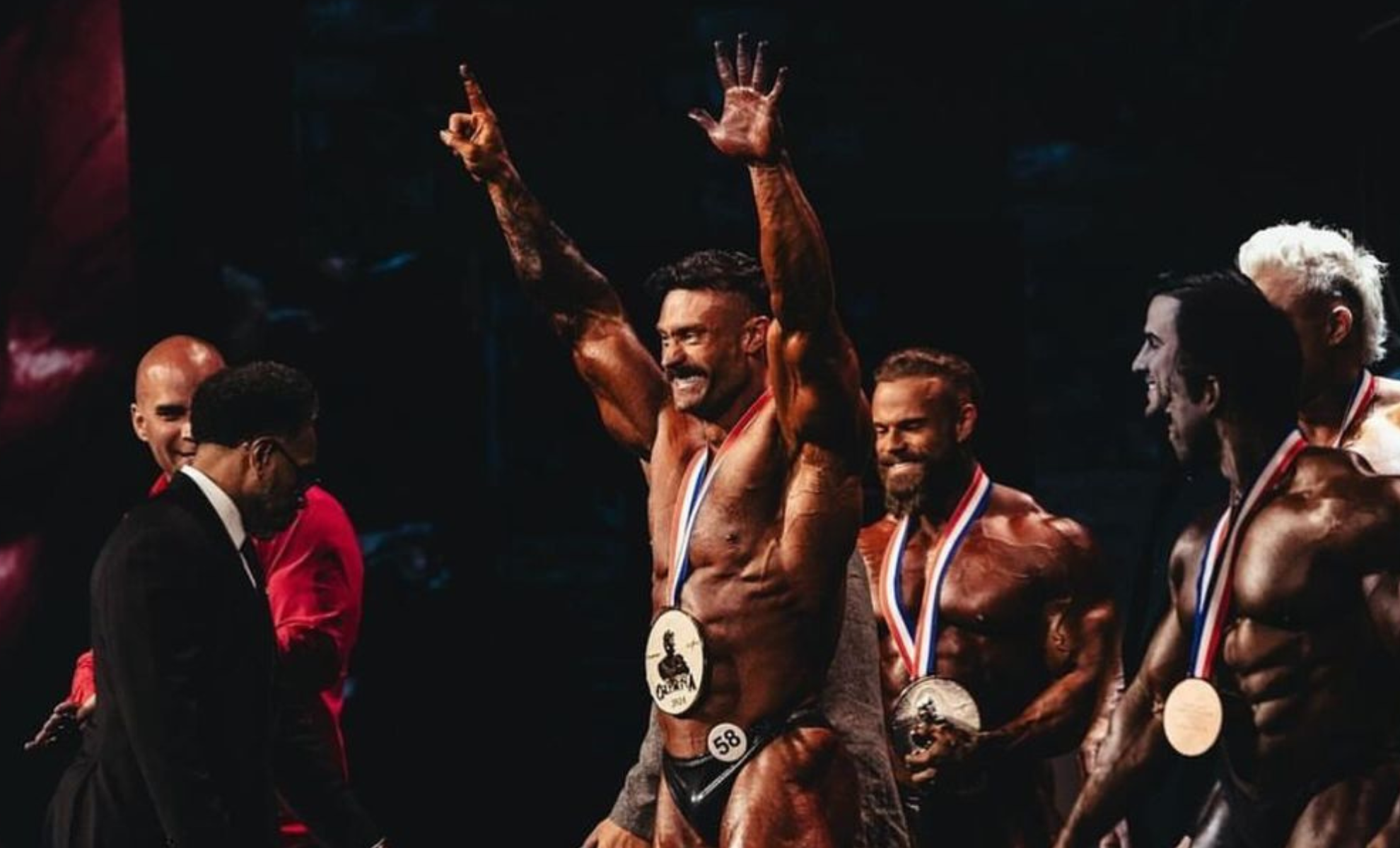 CBum se emociona e anuncia aposentadoria ao conquistar sexto título no Mr Olympia 2024